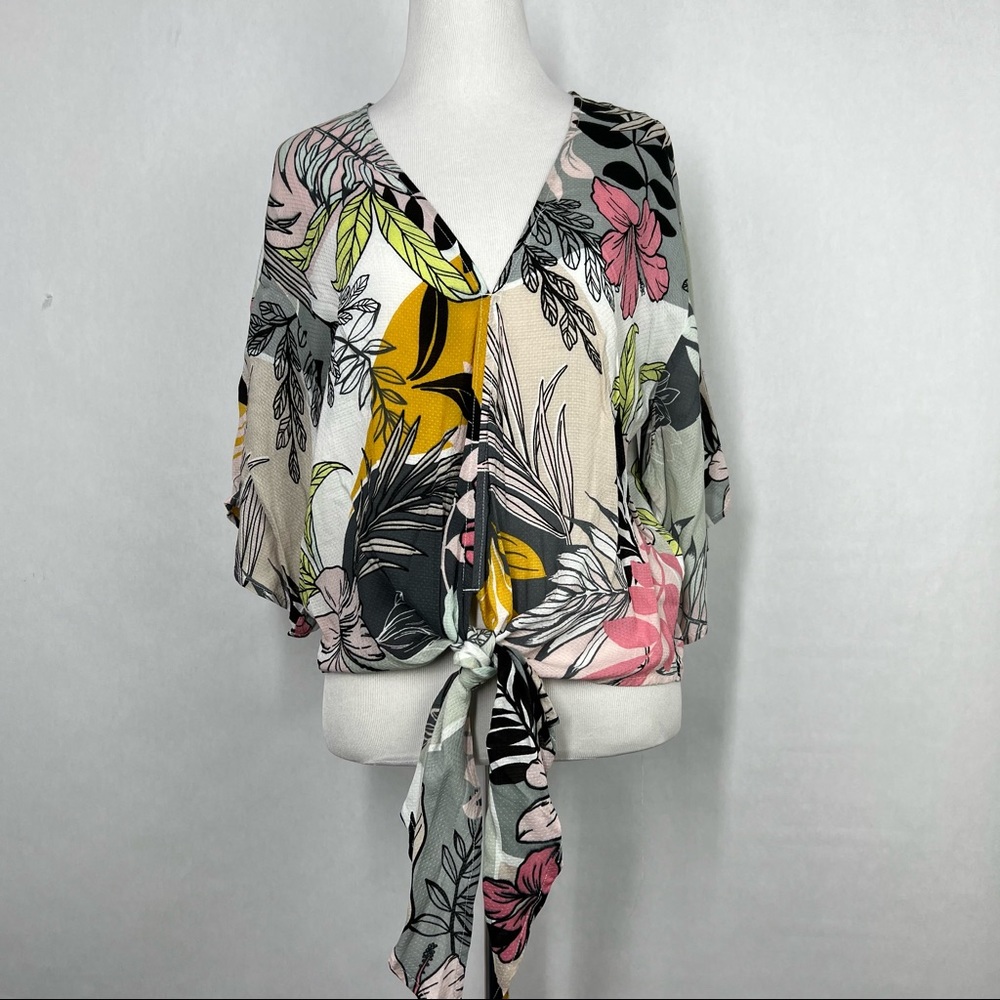 Lovestitch Flor V neck Women’s Front Tie knot Short sleeve Top Size Small